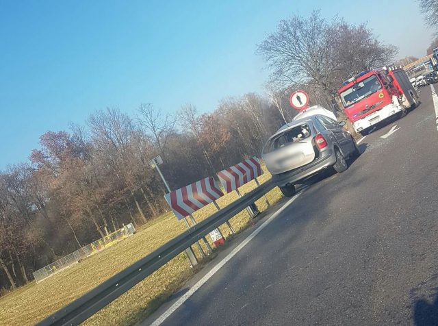 Zderzenie citroena z ciężarówką. Zablokowana droga Lublin-Kraśnik (zdjęcia)