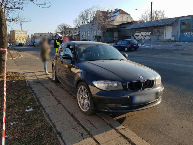 Wjechał skodą w BMW, potem zderzył się z oplem (zdjęcia)