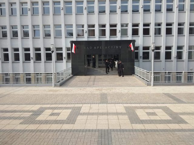 Alarm bombowy w lubelskim sądzie. Trwa sprawdzanie budynku (zdjęcia)
