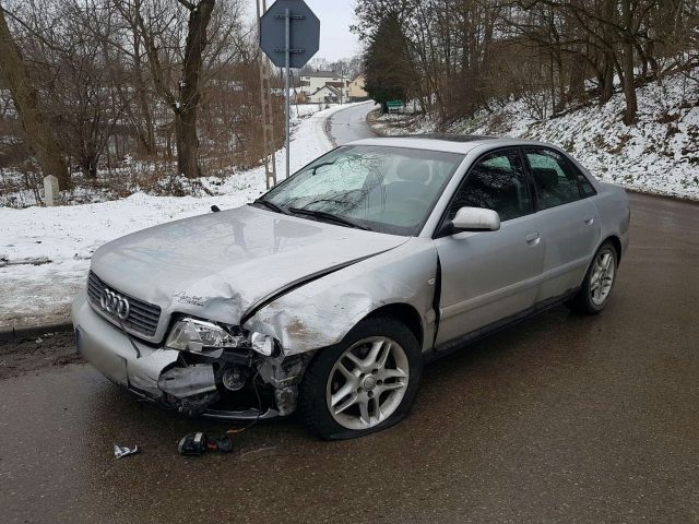 Wymusił microcarem pierwszeństwo, zderzył się z audi (zdjęcia)