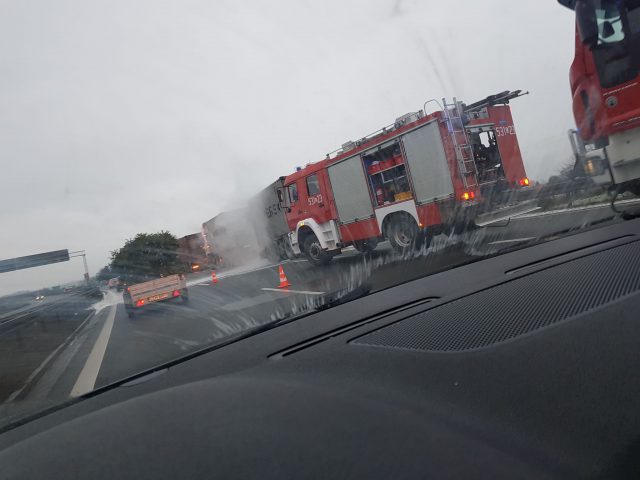 Pożar ciężarówki na obwodnicy Piask. Interweniowała straż pożarna (wideo, zdjęcia)
