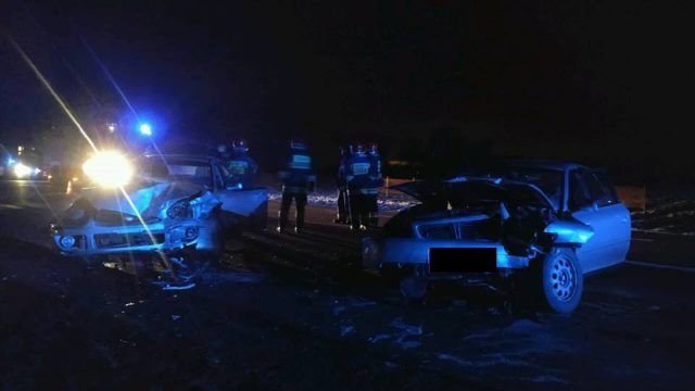 Zderzenie dwóch aut w Trojaczkowicach. Utrudnienia w ruchu na trasie Lublin – Kraśnik (zdjęcia)
