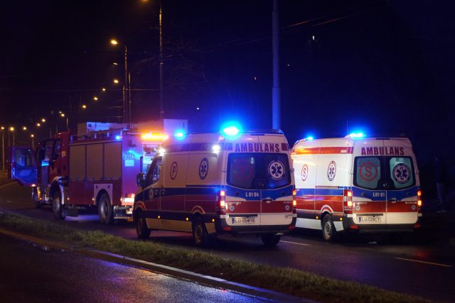 Tragiczny wypadek w Lublinie. Opel uderzył w latarnię, nie żyją dwie osoby (wideo, zdjęcia)