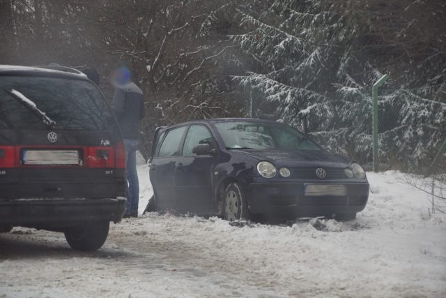 Zderzenie dwóch volkswagenów na ul. Krężnickiej. Jedna osoba trafiła do szpitala (zdjęcia)
