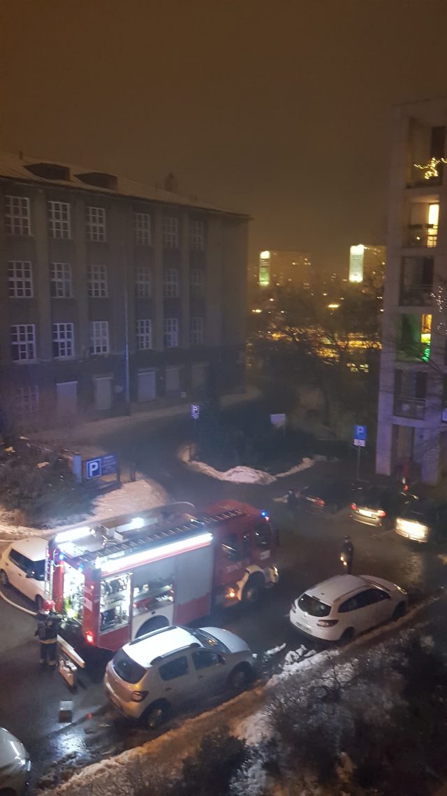 Pożar w centrum Lublina. Paliło się w budynku byłej szkoły (zdjęcia, wideo)