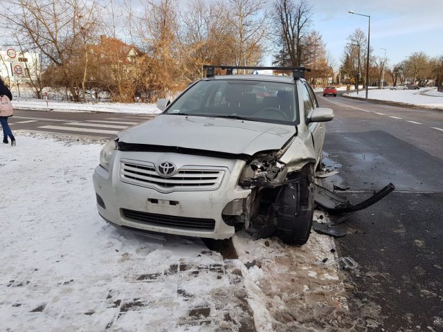 Zderzenie mazdy z toyotą na ul. Nałęczowskiej. Nie ma utrudnień w ruchu (zdjęcia)