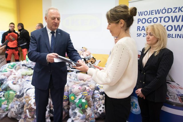 Na wyposażeniu lubelskich karetek będą maskotki. Pomogą małym pacjentom przetrwać trudne chwile (zdjęcia)