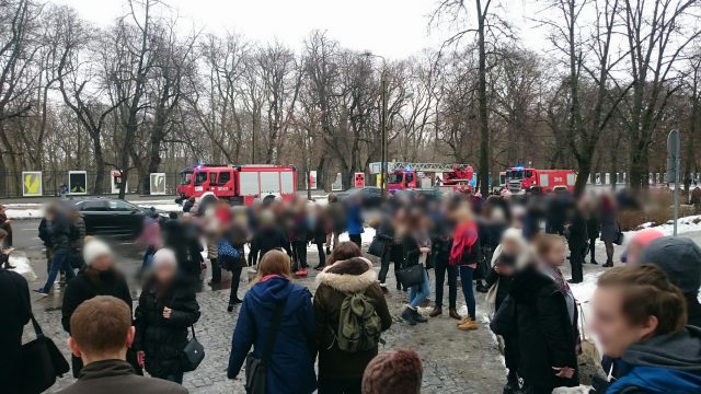 Alarm bombowy na Katolickim Uniwersytecie Lubelskim. Trwa ewakuacja (zdjęcia)