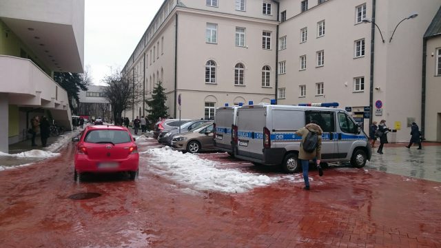Alarm bombowy na Katolickim Uniwersytecie Lubelskim. Trwa ewakuacja (zdjęcia)
