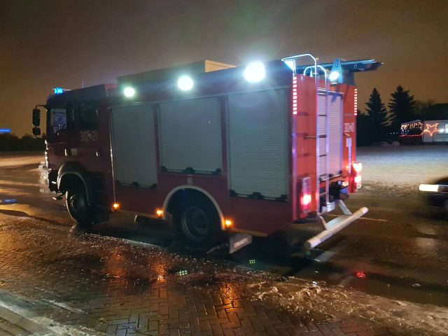 Pożar forda na ul. Janowskiej. Interweniowała straż pożarna (zdjęcia)
