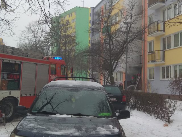Pożar w bloku w Lublinie. Starsza kobieta w szpitalu (zdjęcia)