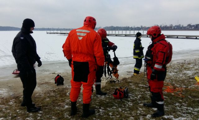 Lubartowscy policjanci wzięli udział w szkoleniu z ratownictwa lodowego (zdjęcia)