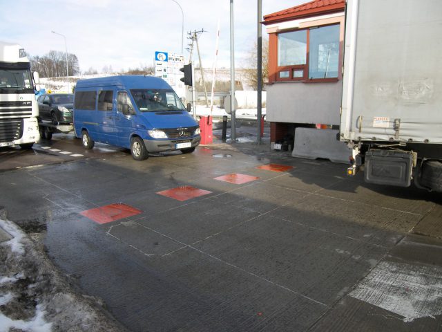 Na przejściu granicznym w Hrebennem pojawiły się zapory antyterrorystyczne (zdjęcia)