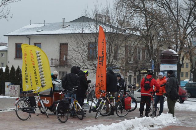 Zbliża się „Zimowy Dzień Dojeżdżania Rowerem do Pracy”. Będą częstować cyklistów gorącą kawą i herbatą