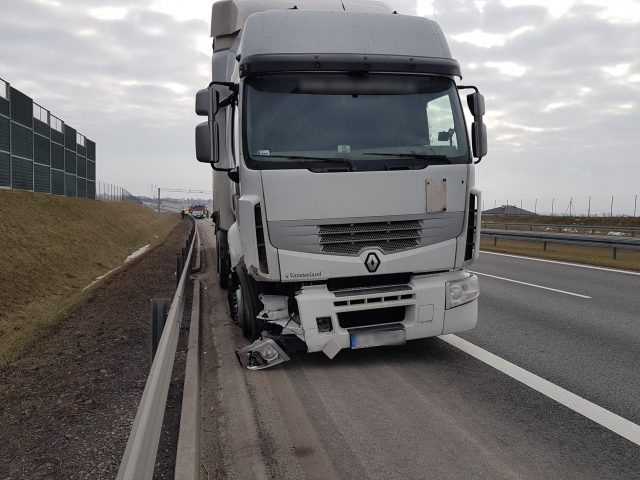 Wypadek na obwodnicy Lublina. Samochód ciężarowy zderzył się z osobowym (zdjęcia)