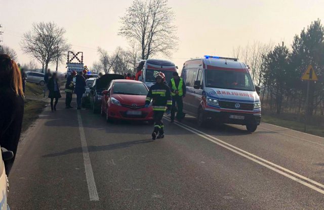 Kolejny wypadek w Borownicy. Tym razem zderzyło się pięć aut (zdjęcia)