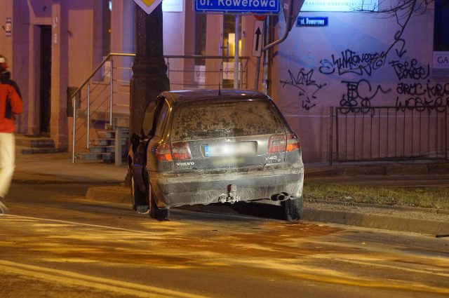 Zderzenie volvo z BMW w centrum Lublina. Jedna osoba poszkodowana (zdjęcia)