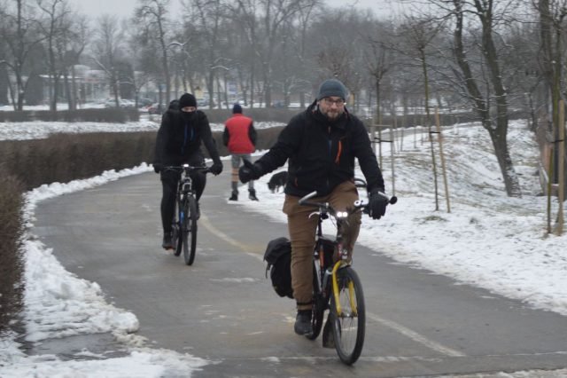 Zbliża się „Zimowy Dzień Dojeżdżania Rowerem do Pracy”. Będą częstować cyklistów gorącą kawą i herbatą
