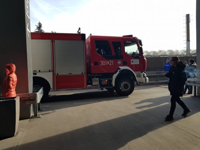Straż pożarna w Tarasach Zamkowych. Klienci i pracownicy zostali ewakuowani (zdjęcia)
