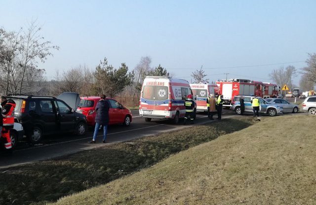 Kolejny wypadek w Borownicy. Tym razem zderzyło się pięć aut (zdjęcia)