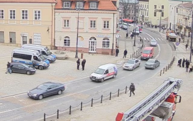 Alarm bombowy w biurze poselskim w Lublinie. Policja sprawdza budynek (zdjęcia)