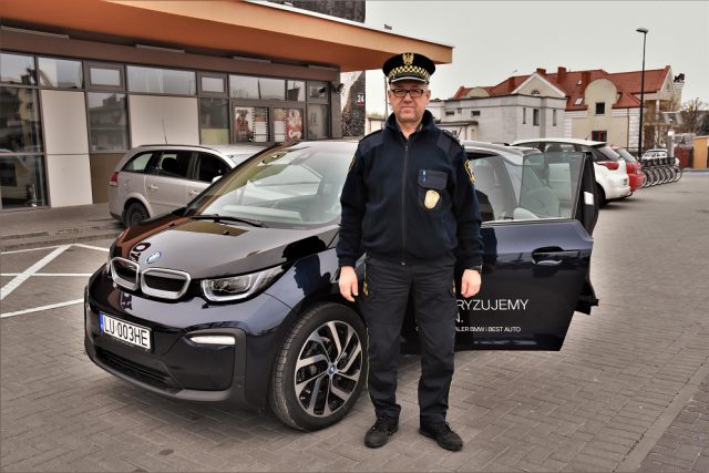 Strażnicy miejscy ze Świdnika patrolują miasto elektrycznym BMW (zdjęcia)