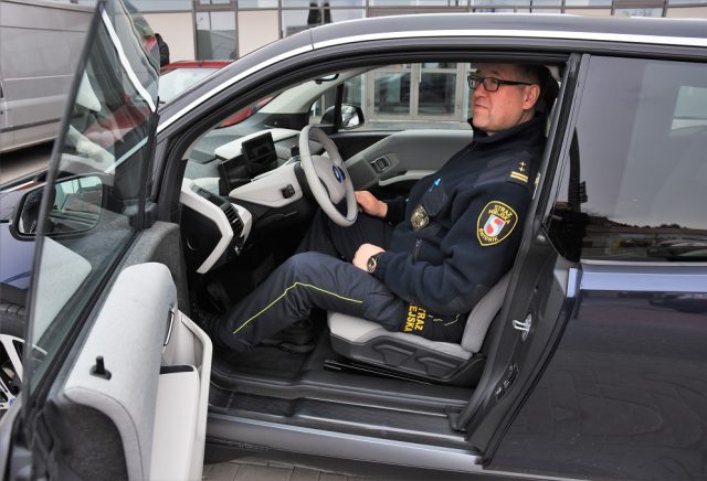 Strażnicy miejscy ze Świdnika patrolują miasto elektrycznym BMW (zdjęcia)