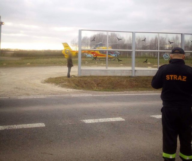 Kilkuletnie dziecko potrącone przez samochód. W ciężkim stanie trafiło śmigłowcem do szpitala