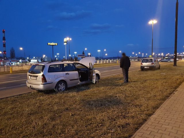 Dwie kolizje na rondzie przy Makro w ciągu kilku godzin (zdjęcia)