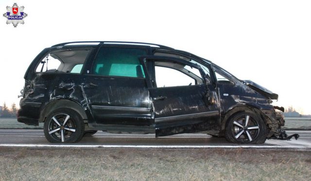 Pędził fordem po pijanemu, auto dachowało. 18-letnia pasażerka została ranna (zdjęcia)