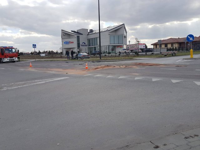 Zderzenie nissana z BMW na drodze z Lublina do Świdnika (zdjęcia)