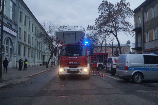 Poranny pożar na ul. 1 Maja. Spore problemy komunikacyjne (zdjęcia)