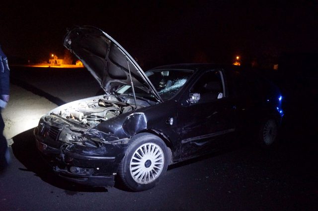 Motorowerzysta zderzył się z seatem. Zginął przed własnym domem (zdjęcia)