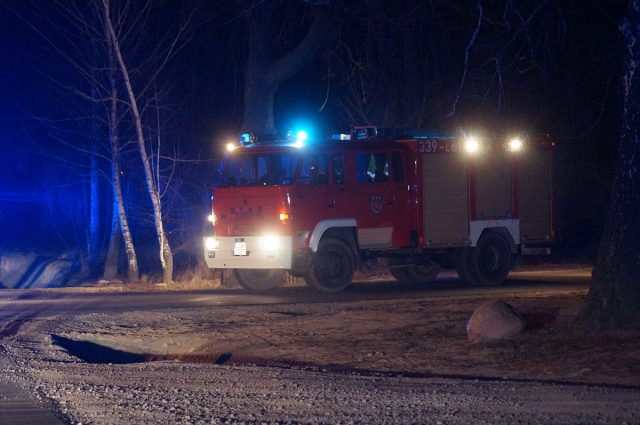 Motorowerzysta zderzył się z seatem. Zginął przed własnym domem (zdjęcia)