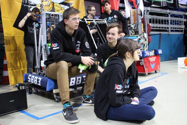 Międzynarodowy sukces młodych miłośników robotyki w patronowanym przez NASA konkursie