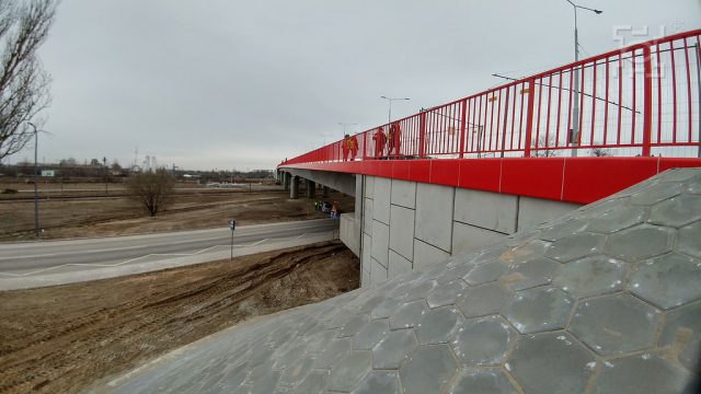 Testowali nowe wiadukty w ciągu ul. Grygowej. Bez problemu wytrzymały 200 ton (zdjęcia)