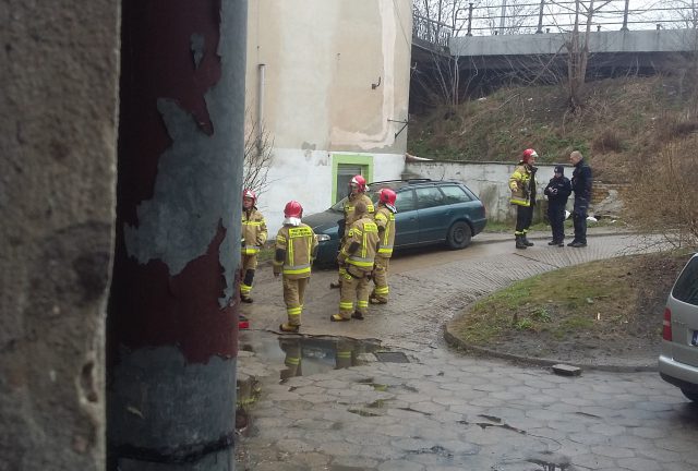 W budynku wyczuwalny był gaz. Interweniowała straż pożarna (zdjęcia)