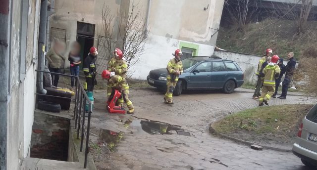 W budynku wyczuwalny był gaz. Interweniowała straż pożarna (zdjęcia)