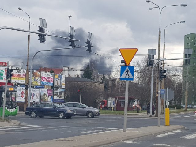 Duży pożar przy lokalu gastronomicznym na ul. Zana (zdjęcia)