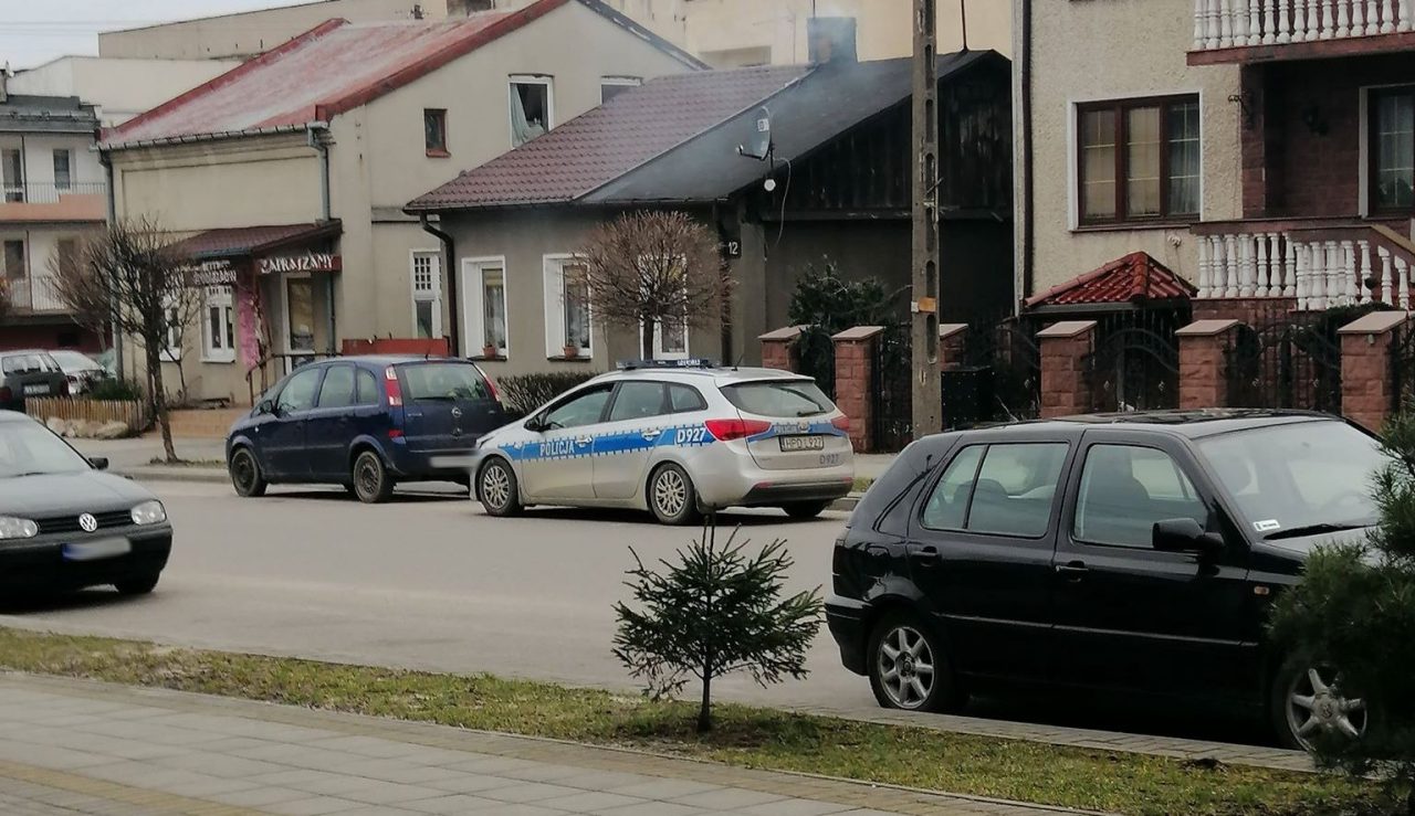 Pewien Rowerzysta Z Wrocławia Postanowił Wybrać Się Do Białegostoku Rowerzysta trafił do szpitala po zderzeniu z zaparkowanym autem