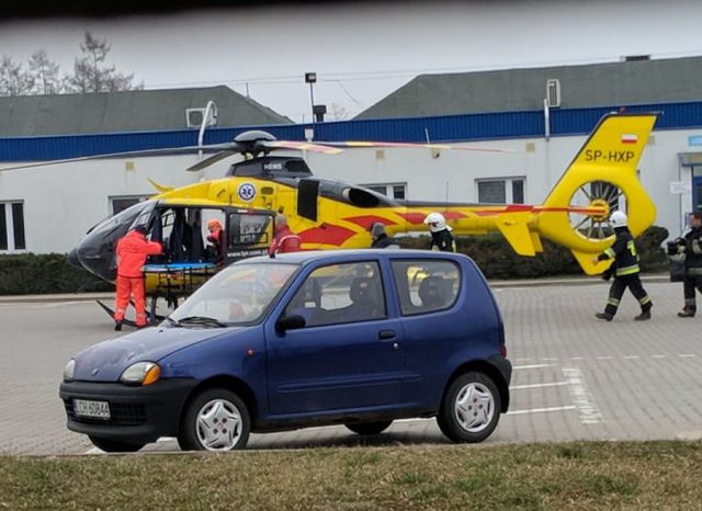 Wypadek w fabryce w Trawnikach. Interweniował śmigłowiec Lotniczego Pogotowia Ratunkowego (wideo, zdjęcia)