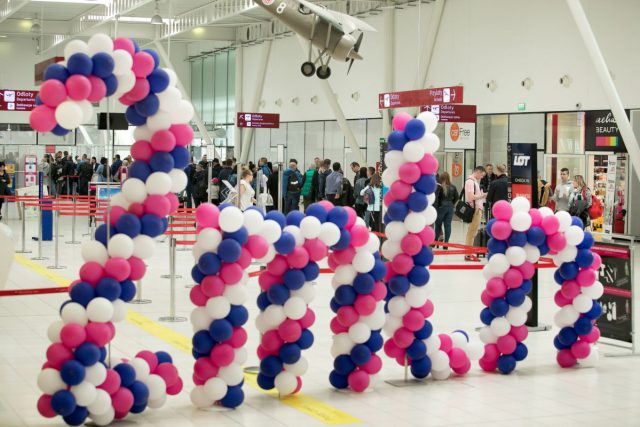 Dwumilionowy pasażer na lubelskim lotnisku. Pani Weronika w Holandii spędzała święta