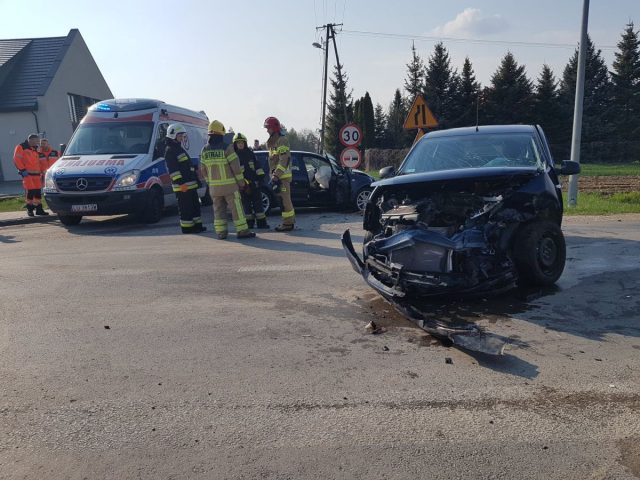 Groźny wypadek koło Lublina. Trzy osoby w szpitalu (zdjęcia)