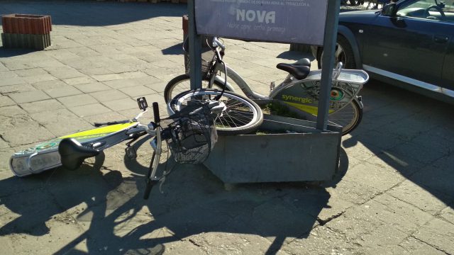 Sygnały od Czytelników. Kolejne porzucone rowery miejskie (zdjęcia)