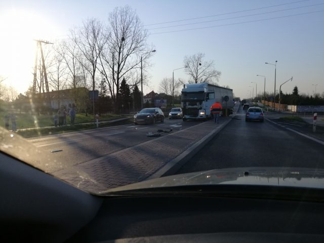 Zderzenie dwóch ciężarówek na krajowej 19. Są utrudnienia w ruchu na trasie Lublin – Lubartów (zdjęcia)