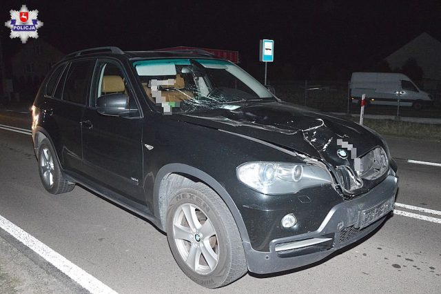 Pieszy wtargnął pod BMW. 38-latek zginął na miejscu (zdjęcia)