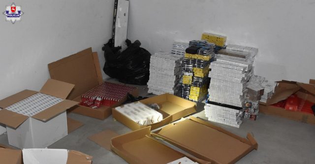 Ponad 3000 paczek papierosów w aucie i garażu na Czechowie (zdjęcia)
