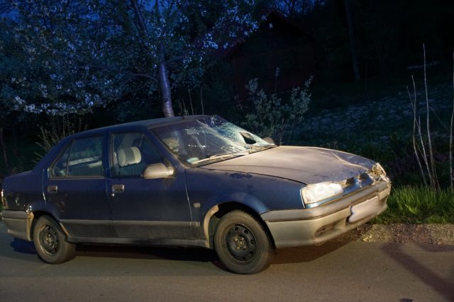 Podczas wyprzedzania potrącił kobietę. Piesza jest w ciężkim stanie (zdjęcia)