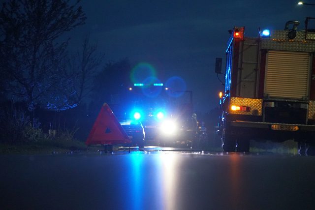 Podczas wyprzedzania potrącił kobietę. Piesza jest w ciężkim stanie (zdjęcia)