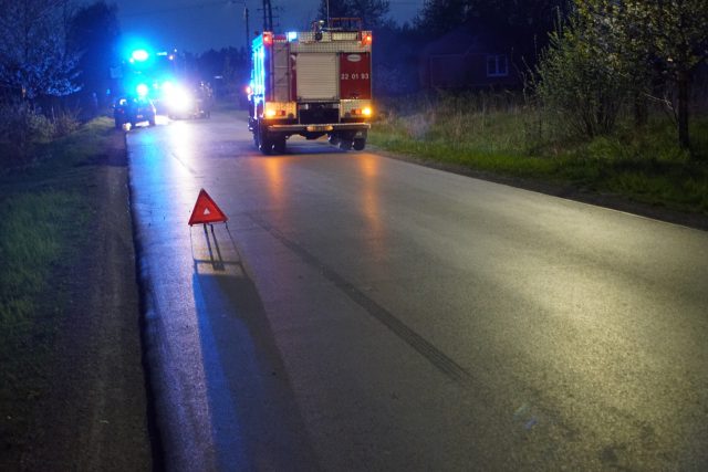 Podczas wyprzedzania potrącił kobietę. Piesza jest w ciężkim stanie (zdjęcia)